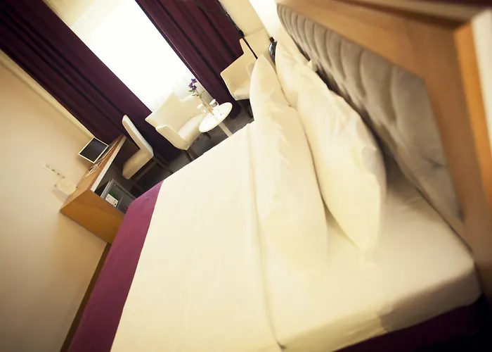 Helikon Business Szálloda 3*