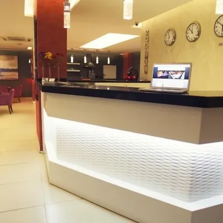 מלון Helikon Business 3*