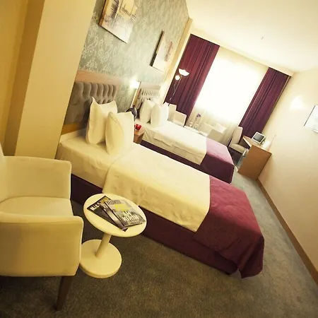 מלון Helikon Business 3*